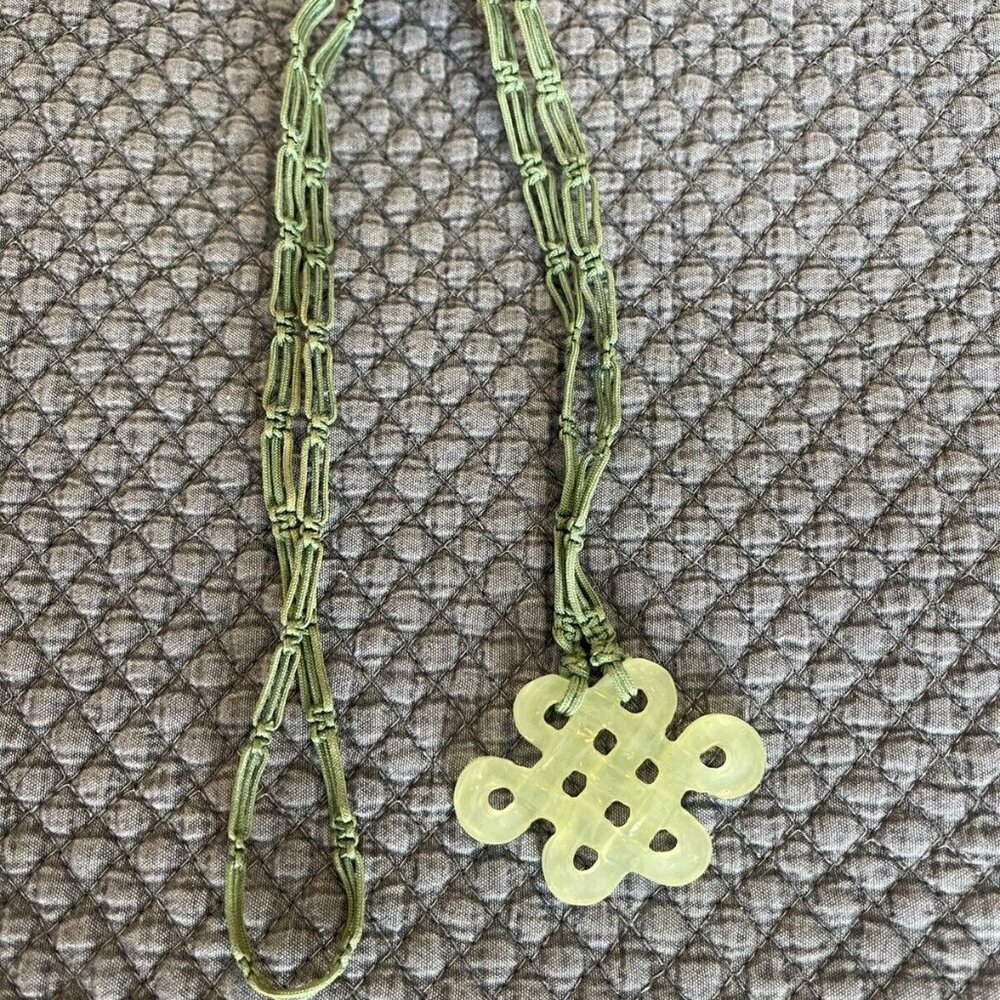 Antique Jade Chinese Carved Translucent Nephrite Pierced Openwork Pendant - Picture 7 of 8
